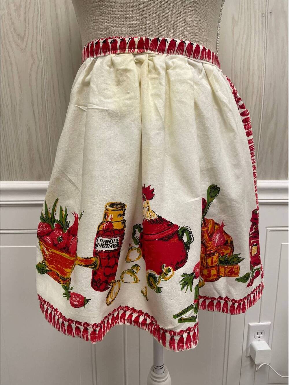 Vintage chicken red/white half apron